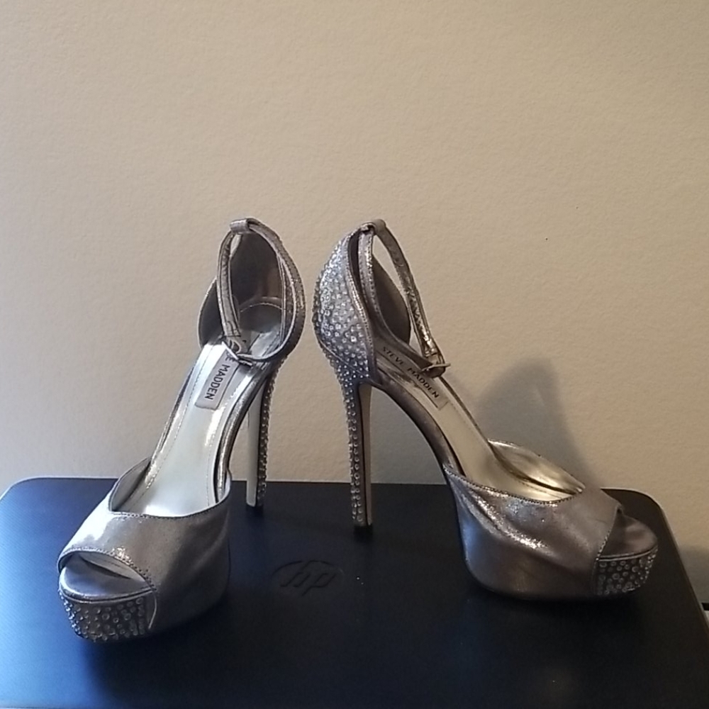 Steve Madden Silver Rhinestone Heels Size 7 1/2